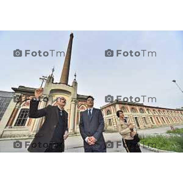 Foto LaPresse -Tiziano Manzoni Bergamo ITA Visita istituzionale del Console Generale della Repubblica di Corea Chang Jae-bok Al villaggio operaio Crespi d’Adda NELLA FOTO: Giorgio Ravasio Presidente dell’Associazione Crespi d’Adda preso il Visit Center. spiega al console la struttura del villaggio Photo LaPresse -Tiziano Manzoni Bergamo