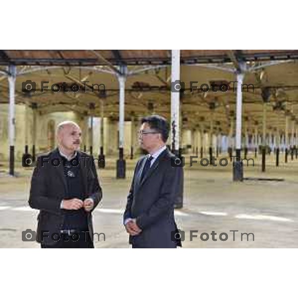 Foto LaPresse -Tiziano Manzoni Bergamo ITA Visita istituzionale del Console Generale della Repubblica di Corea Chang Jae-bok Al villaggio operaio Crespi d’Adda NELLA FOTO: Giorgio Ravasio Presidente dell’Associazione Crespi d’Adda preso il Visit Center. spiega al console la struttura del villaggio Photo LaPresse -Tiziano Manzoni Bergamo