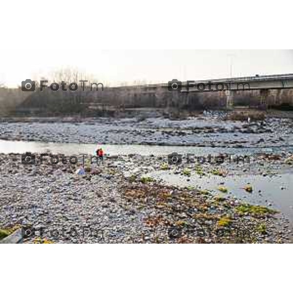 Tiziano Manzoni/LaPresse 18-02- 2023 Bergamo, Italia Cronaca Bergamo Fiume Brembo con livello basso di acqua a febbraio 23 il fiume visto all\'altezza di Treviolo