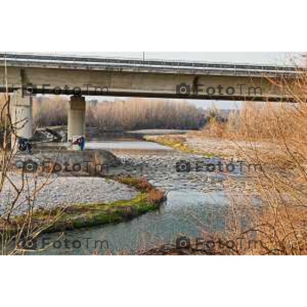 Tiziano Manzoni/LaPresse 18-02- 2023 Bergamo, Italia Cronaca Bergamo Fiume Brembo con livello basso di acqua a febbraio 23 il fiume visto all\'altezza di Treviolo