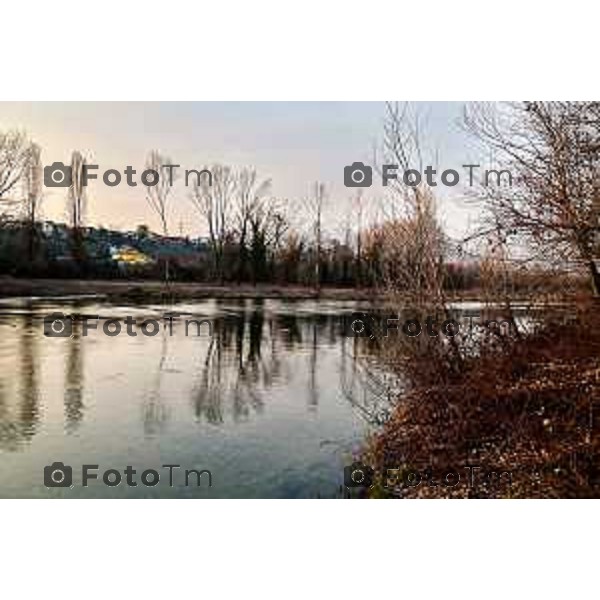 Tiziano Manzoni/LaPresse 18-02- 2023 Bergamo, Italia Cronaca Bergamo Fiume Brembo con livello basso di acqua a febbraio 23 il fiume visto da Briolo Volo a Vela Valbrembo