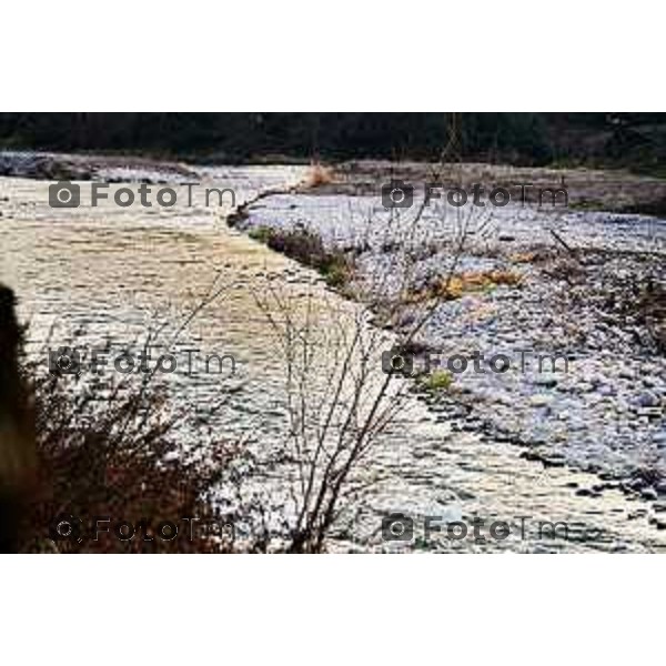 Tiziano Manzoni/LaPresse 18-02- 2023 Bergamo, Italia Cronaca Bergamo Fiume Brembo con livello basso di acqua a febbraio 23 il fiume visto da Briolo Volo a Vela Valbrembo