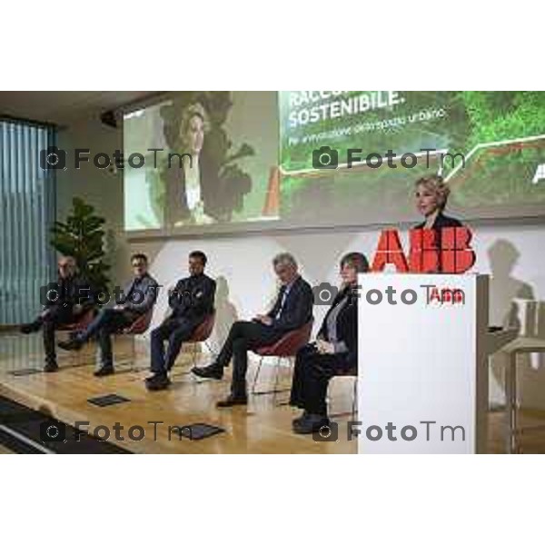 Live Talk ABB «Raccontiamo la città sostenibile. Per un’evoluzione dello spazio urbano.» Relatori: Stefano Boeri (urbanista e architetto), Giorgio Gori (sindaco di Bergamo), Guido Davoglio (partner e technical director di Tesker), Gianluca Lilli (senior vice president di ABB Italia), Maria Cristina Papetti (head of global sustainability di Enel Grids). Moderatrice: Lavinia Spingardi (Sky TG24). Bergamo, 22 febbraio 2023.