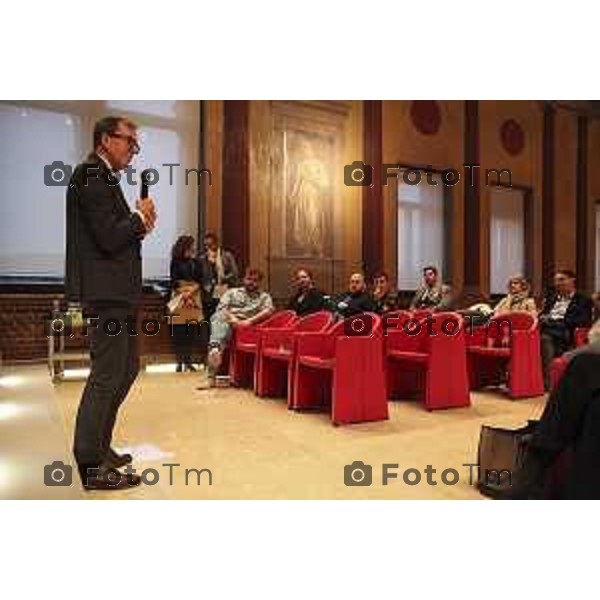 Conferenza stampa di inaugurazione della mostra "The Last Drop" del fotografo Fabrizio Spucches per Fondazione CESVI al chiostro di Santa Marta. L’intervento del direttore generale Lombardia di Intesa Sanpaolo Gianluigi Venturini. Bergamo, 24 febbraio 2023.