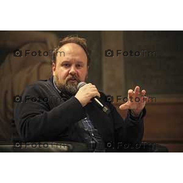 Conferenza stampa di inaugurazione della mostra "The Last Drop" del fotografo Fabrizio Spucches per Fondazione CESVI al chiostro di Santa Marta. L’intervento del curatore Nicolas Ballario. Bergamo, 24 febbraio 2023.