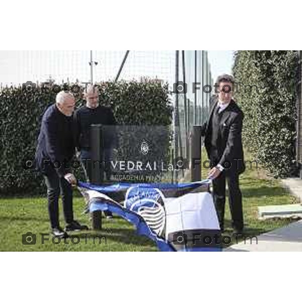 Inaugurazione della targa e del Vedrai Lab - Accademia Mino Favini presso il centro sportivo Achille e Cesare Bortolotti, sponsorizzazione Zingonia. Maurizio Costanzi (responsabile settore giovanile Atalanta BC), Luca Percassi (amministratore delegato Atalanta BC), Giacomo Santoli (chief commercial officer Vedrai Spa). Zingonia, 3 marzo 2023.