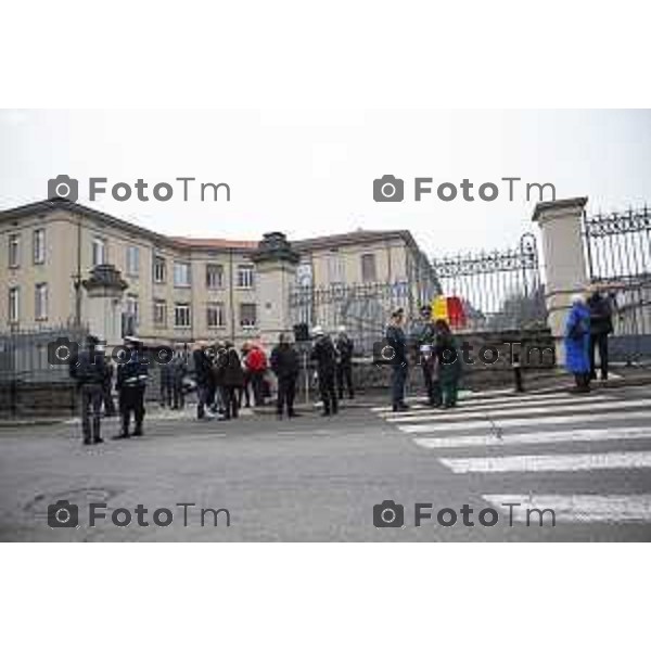 Inaugurazione della targa commemorativa in memoria del brefotrofio di Bergamo (attivo dal 1928 al 1975). L’edificio in via Statuto 22, oggi sede della Guardia di Finanza, che precedentemente ospitava la struttura benefica. Bergamo, 23 febbraio 2023.