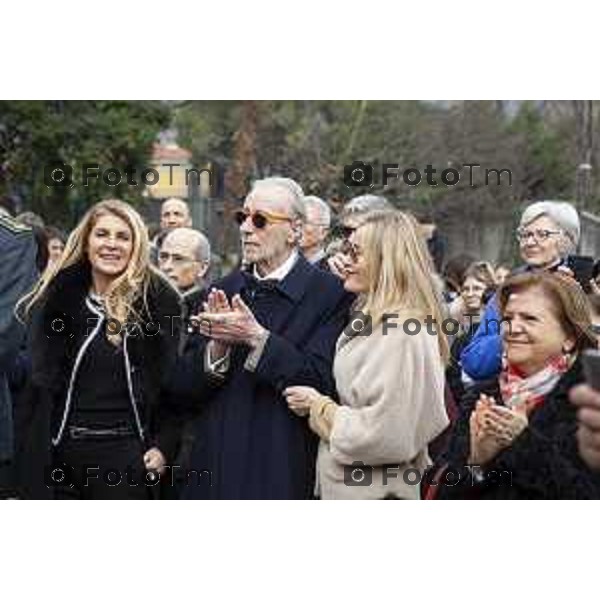 Inaugurazione della targa commemorativa in memoria del brefotrofio di Bergamo (attivo dal 1928 al 1975). Vittorio Feltri con la figlia Laura. Bergamo, 23 febbraio 2023.