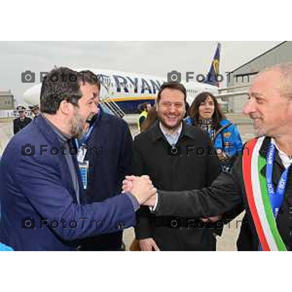 Foto Tiziano Manzoni/LaPresse Bergamo Italia Cronaca 06-03-2023 Aaeroporto di Milano Bergamo,presentazione nuovo hangar Ryanair, che nell’occasione celebrerà il ventennale della sua base operativa Emilio Bellingardi, Eddi Wilson Ad DAC, Govanni Sanga, Manuel Bentoglio, Michael O’Leary, Neil Sorahan