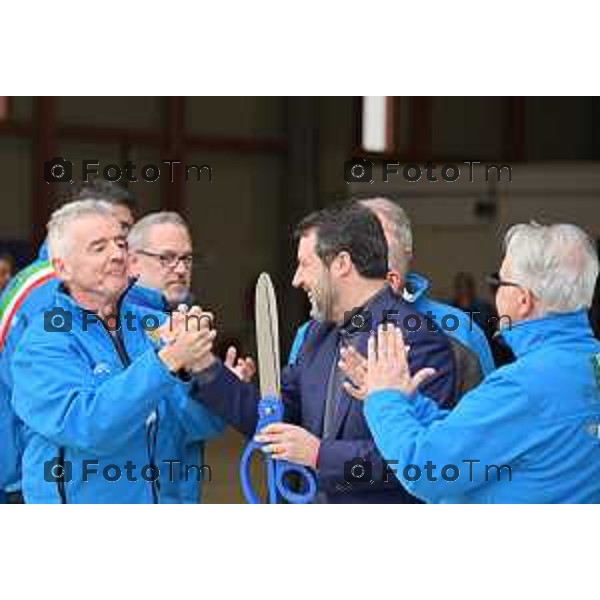 Foto Tiziano Manzoni/LaPresse Bergamo Italia Cronaca 06-03-2023 Aaeroporto di Milano Bergamo,presentazione nuovo hangar Ryanair, che nell’occasione celebrerà il ventennale della sua base operativa Emilio Bellingardi, Eddi Wilson Ad DAC, Govanni Sanga, Manuel Bentoglio, Michael O’Leary, Neil Sorahan Matteo Salvini