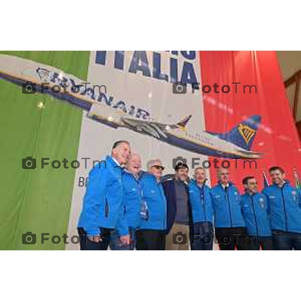 Foto Tiziano Manzoni/LaPresse Bergamo Italia Cronaca 06-03-2023 Aaeroporto di Milano Bergamo,presentazione nuovo hangar Ryanair, che nell’occasione celebrerà il ventennale della sua base operativa Emilio Bellingardi, Eddi Wilson Ad DAC, Govanni Sanga, Manuel Bentoglio, Michael O’Leary, Neil Sorahan