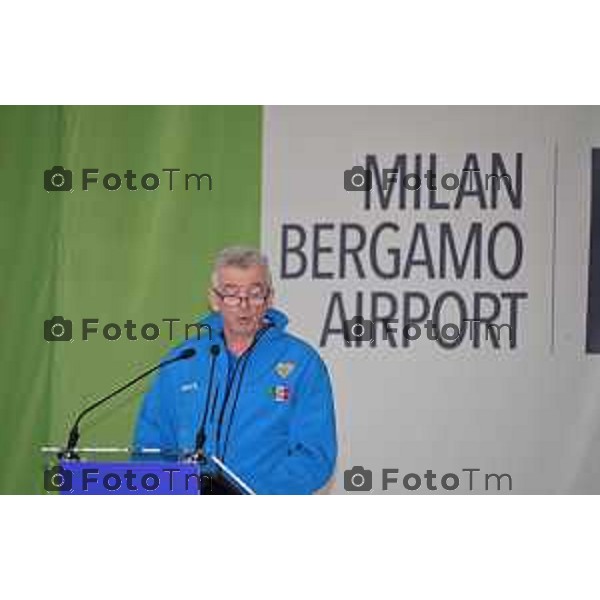 Foto Tiziano Manzoni/LaPresse Bergamo Italia Cronaca 06-03-2023 Aaeroporto di Milano Bergamo,presentazione nuovo hangar Ryanair, che nell’occasione celebrerà il ventennale della sua base operativa Emilio Bellingardi, Eddi Wilson Ad DAC, Govanni Sanga, Manuel Bentoglio, Michael O’Leary, Neil Sorahan