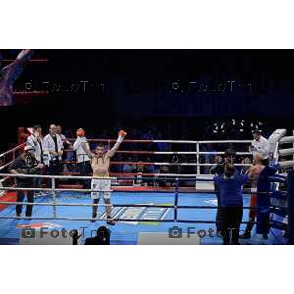 Il pugile di Ponte San Pietro da l’addio al ring nell’incontro tra superwelter con Gianmario Grassellini, perugino di Gubbio, 37 anni, organizzata dalla Bergamo Boxe all’Italcementi.