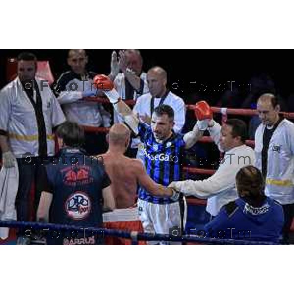 Il pugile di Ponte San Pietro da l’addio al ring nell’incontro tra superwelter con Gianmario Grassellini, perugino di Gubbio, 37 anni, organizzata dalla Bergamo Boxe all’Italcementi.