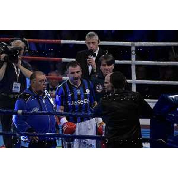 Il pugile di Ponte San Pietro da l’addio al ring nell’incontro tra superwelter con Gianmario Grassellini, perugino di Gubbio, 37 anni, organizzata dalla Bergamo Boxe all’Italcementi.