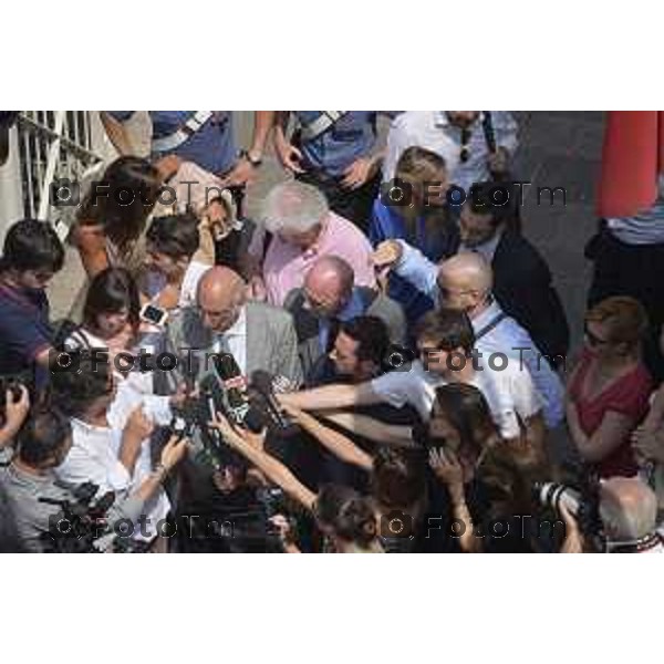 Bergamo Tribunale esterno udienza in corte d\'assisi Bossetti omicidio Yara Gambirasio nella foto Claudio Salvagni e Paolo Camporini