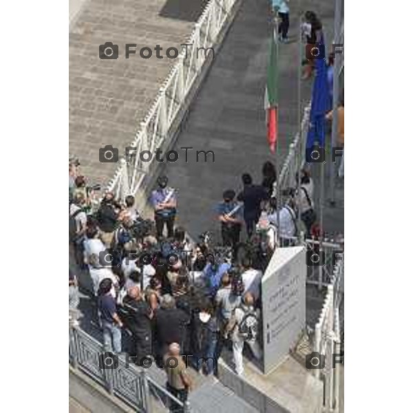 Bergamo Tribunale esterno udienza in corte d\'assisi Bossetti omicidio Yara Gambirasio nella foto la ressa mediatica