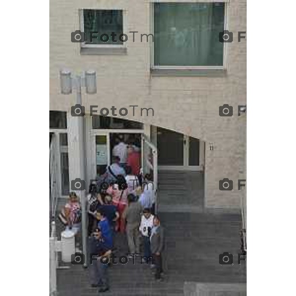 Bergamo Tribunale esterno udienza in corte d\'assisi Bossetti omicidio Yara Gambirasio nella foto la ressa mediatica