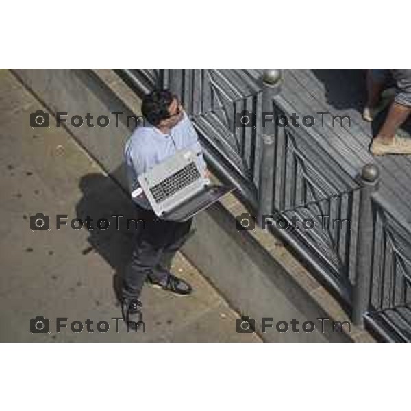 Bergamo Tribunale esterno udienza in corte d\'assisi Bossetti omicidio Yara Gambirasio nella foto la ressa mediatica