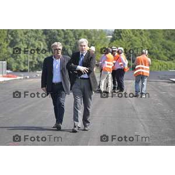 Treviglio sopraluogo nuova variante e cavalcavia pe linea Alta Velocità/Alta Capacità Treviglio - Brescia nella foto Giuseppe Prevedini e Beppe Pezzoni