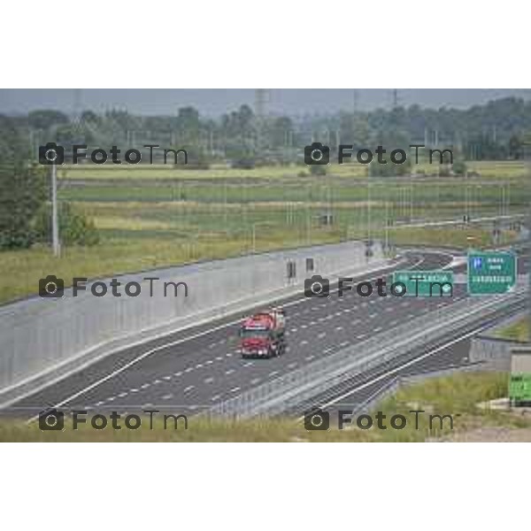 Treviglio la Brebemi vista dal cavalcavia per alta velocita Treviglio Bergamo