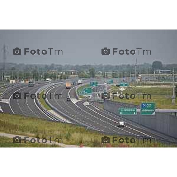 Treviglio la Brebemi vista dal cavalcavia per alta velocita Treviglio Bergamo