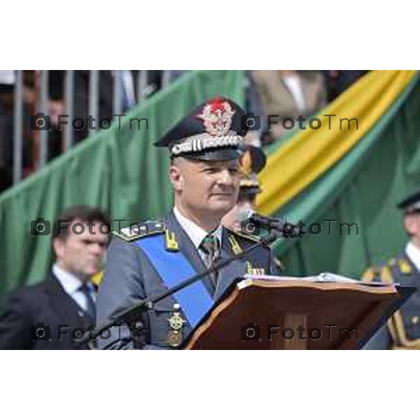 Bergamo Giuramento cadetti Accademia Guardia di Finanza con la presenza del ministro Padoan Pier Carlo