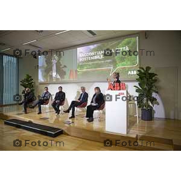 Live Talk ABB «Raccontiamo la città sostenibile. Per un’evoluzione dello spazio urbano.» Relatori: Stefano Boeri (urbanista e architetto), Giorgio Gori (sindaco di Bergamo), Guido Davoglio (partner e technical director di Tesker), Gianluca Lilli (senior vice president di ABB Italia), Maria Cristina Papetti (head of global sustainability di Enel Grids). Moderatrice: Lavinia Spingardi (Sky TG24). Bergamo, 22 febbraio 2023.