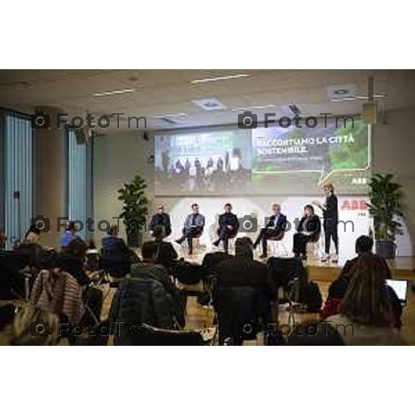 Live Talk ABB «Raccontiamo la città sostenibile. Per un’evoluzione dello spazio urbano.» Relatori: Stefano Boeri (urbanista e architetto), Giorgio Gori (sindaco di Bergamo), Guido Davoglio (partner e technical director di Tesker), Gianluca Lilli (senior vice president di ABB Italia), Maria Cristina Papetti (head of global sustainability di Enel Grids). Moderatrice: Lavinia Spingardi (Sky TG24). Bergamo, 22 febbraio 2023.