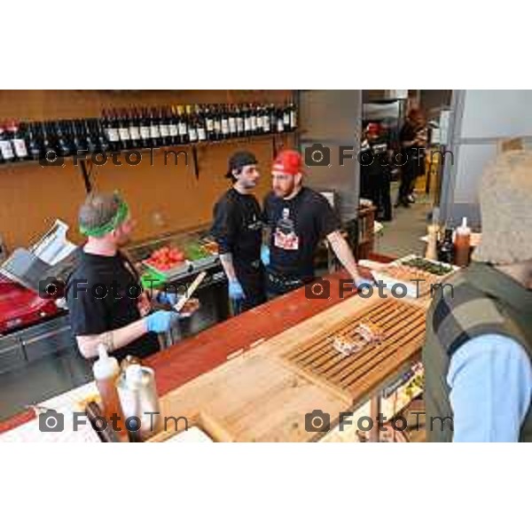 Foto Manzoni Tiziano/LaPresse 10-03-2023 Bergamo pre-opening del primo store All’Antico Vinaio a Bergamo, il primo in joint venture con Antonio Percassi. Tommaso Mazzanti