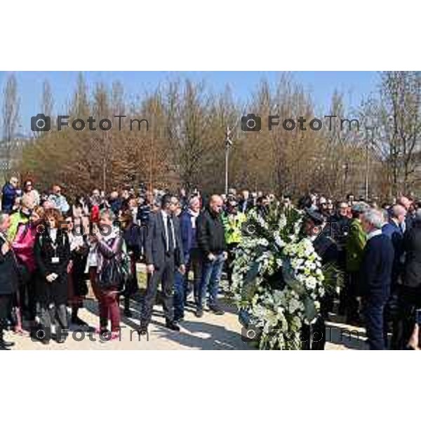 Foto Manzoni Tiziano/LaPresse 18-03-2023Bergamo Italia - Cronaca - deposizione corona al bosco della memoria Bertolaso Giudo