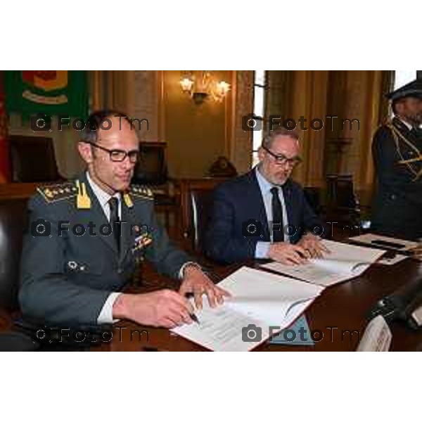 Foto Manzoni Tiziano/LaPresse 22.03-2023Bergamo Italia - Cronaca - Palazzo della Provincia, Pasquale Gandolfi e comandnate gdf Marco Filipponi firmano il Protocollo di intesa vigilanza riguardante le opere pubbliche, i servizi e gli incentivi connessi alla realizzazione del PNRR.