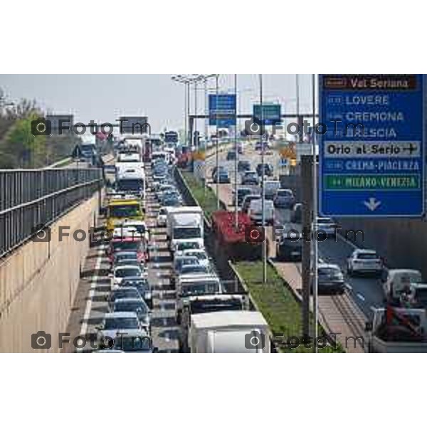 Foto Manzoni Tiziano/LaPresse 22-03-2023Bergamo Italia - Cronaca - Bergamo tangenziale e asse interurbano congestionato code traffico per lavori