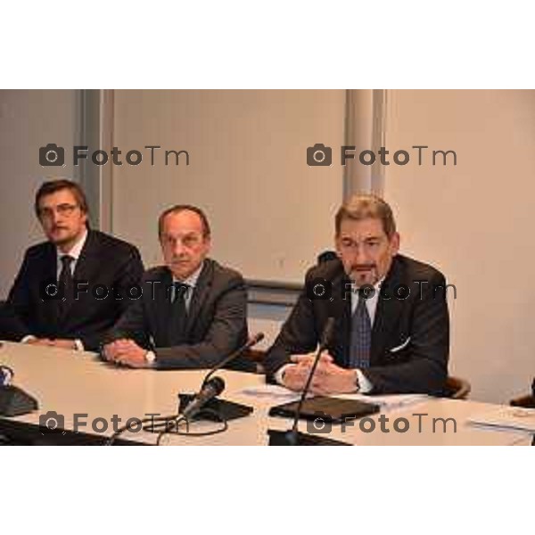 Bergamo “100 tappe in Lombardia”: Presidente Raffaele Cattaneo e Consiglieri regionali del territorio in visita alle varie istituzioni a Bergamo nella foto Bergamo “100 tappe in Lombardia”: Presidente Raffaele Cattaneo e Consiglieri regionali del territorio in visita alle varie istituzioni a Bergamo nella foto da sx Angelo Capelli, Roberto Anelli, Raffaele Cattaneo, Foto Tiziano Manzoni-fotogramma Bergamo