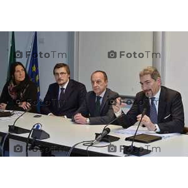 Bergamo “100 tappe in Lombardia”: Presidente Raffaele Cattaneo e Consiglieri regionali del territorio in visita alle varie istituzioni a Bergamo nella fotoBergamo “100 tappe in Lombardia”: Presidente Raffaele Cattaneo e Consiglieri regionali del territorio in visita alle varie istituzioni a Bergamo nella foto da sx Lara Magoni, Angelo Capelli, Roberto Anelli, Raffaele Cattaneo, Foto Tiziano Manzoni-fotogramma Bergamo