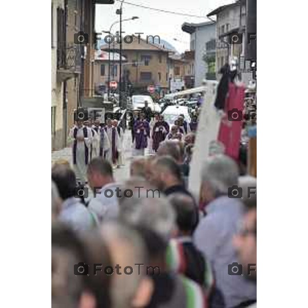 Borgo Di Terzo Funerali di Maria Riboli assasinata in bangladesh da terroristi ISIS nella foto l\'arrivo della salma