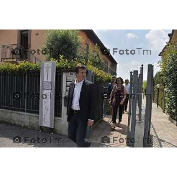 Solza Aperta la camera ardente Maria Riboli paese in lutto nella foto l\'arrivo del sindaco di Bergamo Giorgio Gori