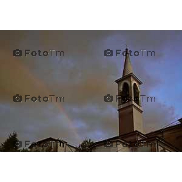 Caprino Bergamasco frazione di Celana temporale e arcobaleno pioggia