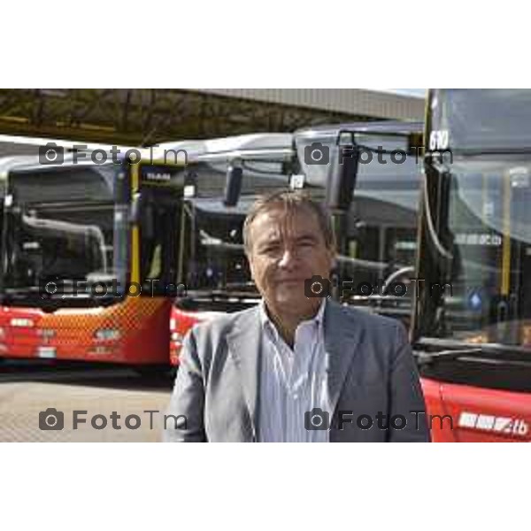 Bergamo, presentazione dei nuovi autobus di ATB nella foto Il direttore ATB Gianni Scarfone