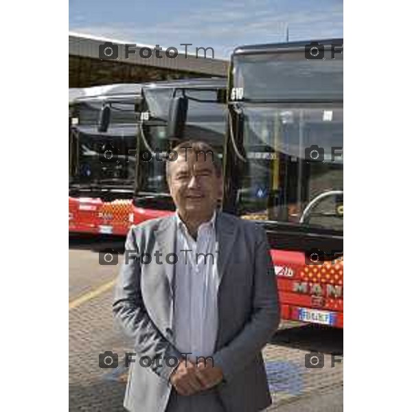 Bergamo, presentazione dei nuovi autobus di ATB nella foto Il direttore ATB Gianni Scarfone