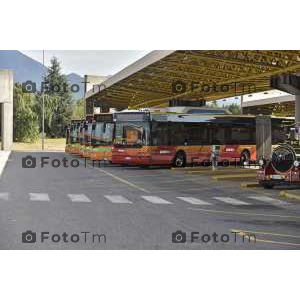 Bergamo, presentazione dei nuovi autobus di ATB nella foto i nuovi autobus ecologici