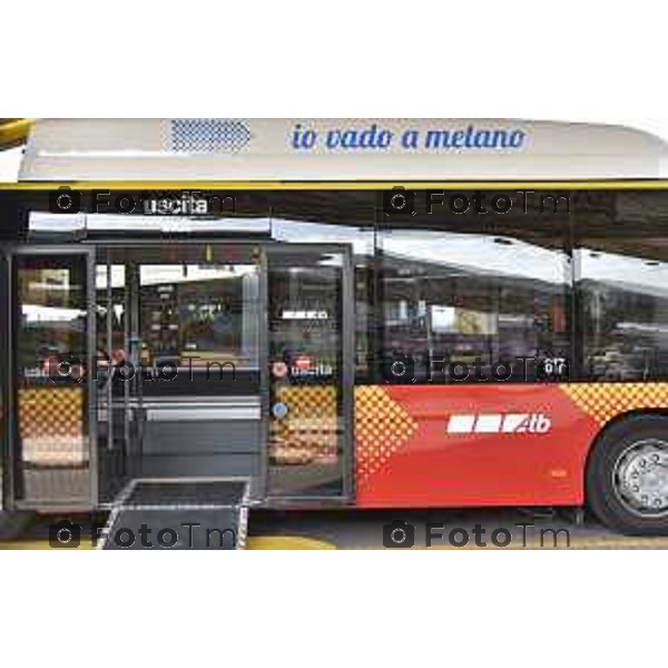 Bergamo, presentazione dei nuovi autobus di ATB nella foto i nuovi autobus ecologici a metano