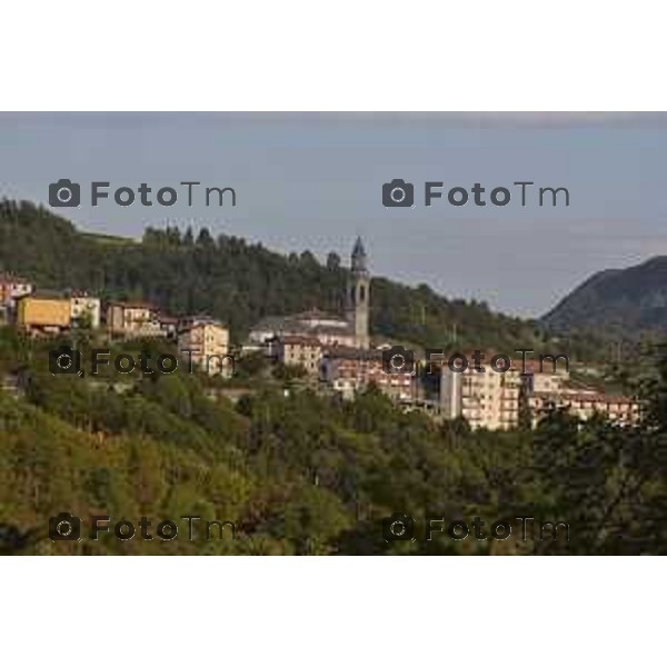 Berbenno (val Imagna ) nella foto vedute del paese panoramiche