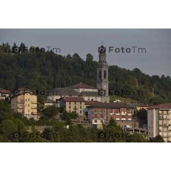 Berbenno (val Imagna ) nella foto vedute del paese panoramiche