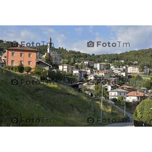 Berbenno (val Imagna ) nella foto vedute del paese panoramiche