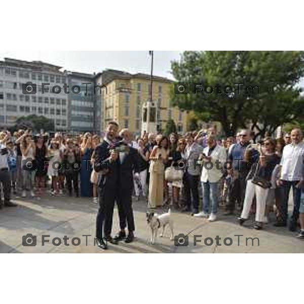 Matrimonio Gay Unione civile Bergamo Vanessa Bonaiti, assessore di Torre Boldone nella Sala Caccia di Palazzo Frizzoni unisce in matrimonio Sergio Tribbia Marco Riva.