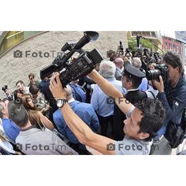 Bergamo, giorno della sentenza di primo grado processo a Massimo Giuseppe Bossetti nella foto i media presenti in massa alla sentenza del processo dell\'anno