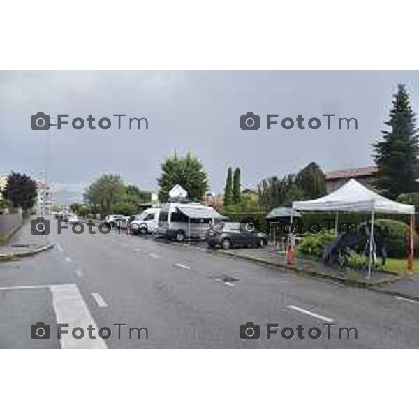 Il giorno dopo la condanna in primo grado fi Massimo Giuseppe Bossetti nella foto Brembate Via Rampinelli circo mediatico