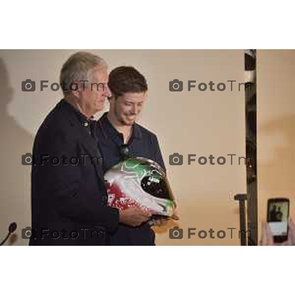 Brembate Sopra Nolan il Campione del Mondo Casey Stoner presentazione casco X-802RR ULTRA CARBON EDIZIONE ONE-OFF SUPERHERO a lui dedicata. da sx il Presidente Nolangroup Alberto Vergani e Casey Stoner