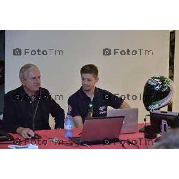 Brembate Sopra Nolan il Campione del Mondo Casey Stoner presentazione casco X-802RR ULTRA CARBON EDIZIONE ONE-OFF SUPERHERO a lui dedicata. da sx il Presidente Nolangroup Alberto Vergani e Casey Stoner